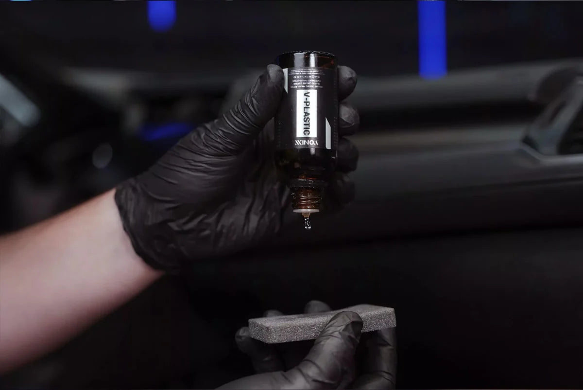 Vonixx V-Plastik Pro - Ceramico Restaurador y Protector de plasticos de vehiculos 50mL